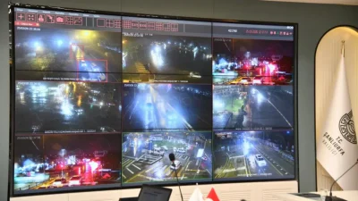 Şanlıurfa’da aniden bastıran şiddetli sağanak yağış kenti felç ederken, suların