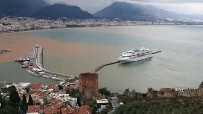 Antalya’nın Alanya ilçesinde etkili olan şiddetli sağanak yağışın ardından kentin