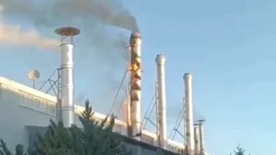 Bursa’da bir fabrikanın bacasında yükselen dumanlar kısa sürede çevrede paniğe