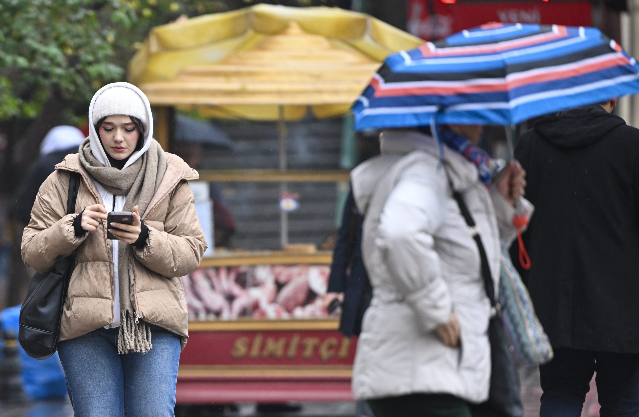 Türkiye genelinde etkili olan kasvetli ve yağışlı hava dalgası bayram