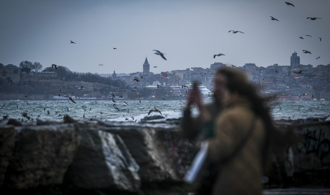 Türkiye genelinde hava sıcaklıkları düşerken Karadeniz üzerinden gelecek iki ayrı