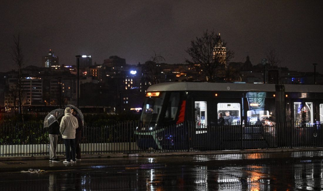İstanbul’da bir süredir devam eden bahar havası yerini sert rüzgarlara
