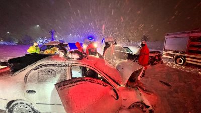 Bitlis’te yoğun kar yağışının etkisiyle meydana gelen feci kazada iki