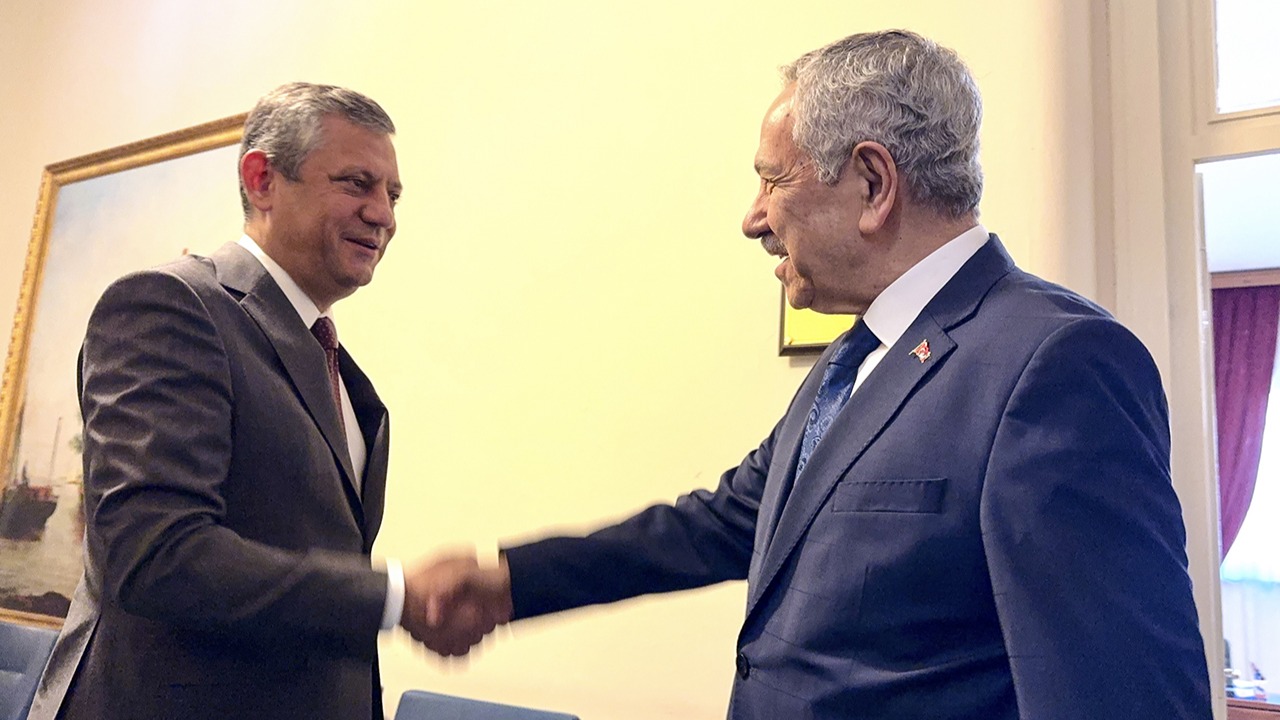 CHP Genel Başkanı Özgür Özel, TBMM’nin eski başkanlarından Bülent Arınç’ı