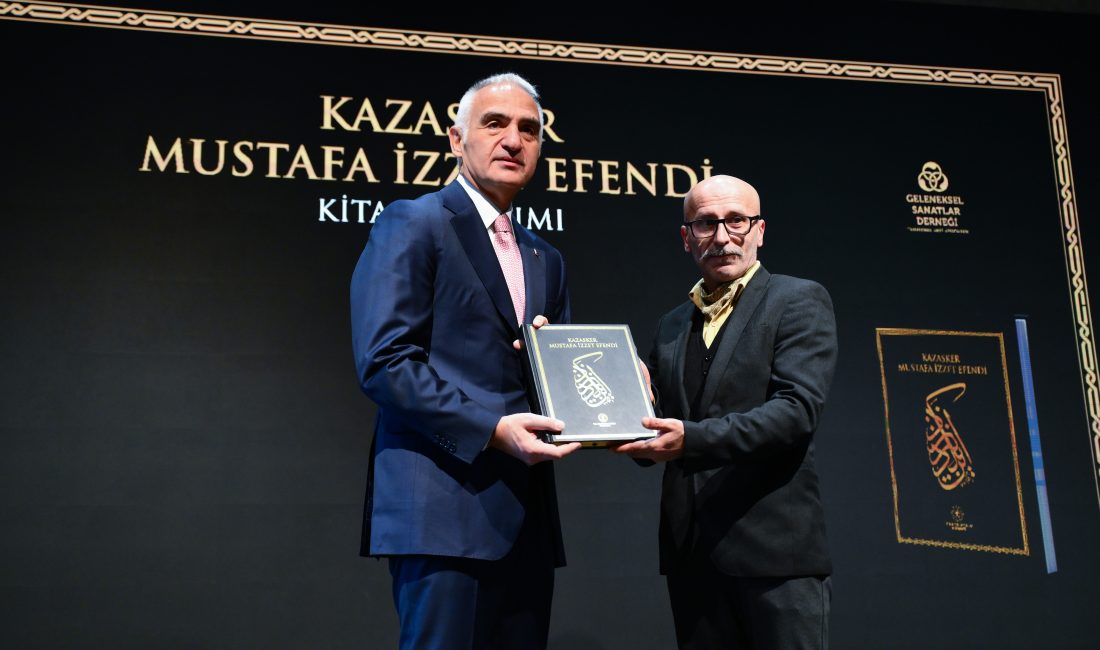 Ayasofya-i Kebir Cami-i Şerifi’nin o devasa ve eşsiz hat eserlerine