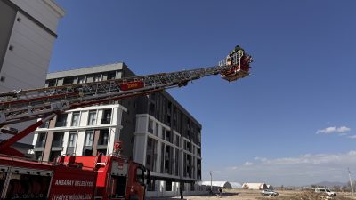 Aksaray’da prizde unutulan bir şarj aletinin patlaması sonucu çıkan yangın