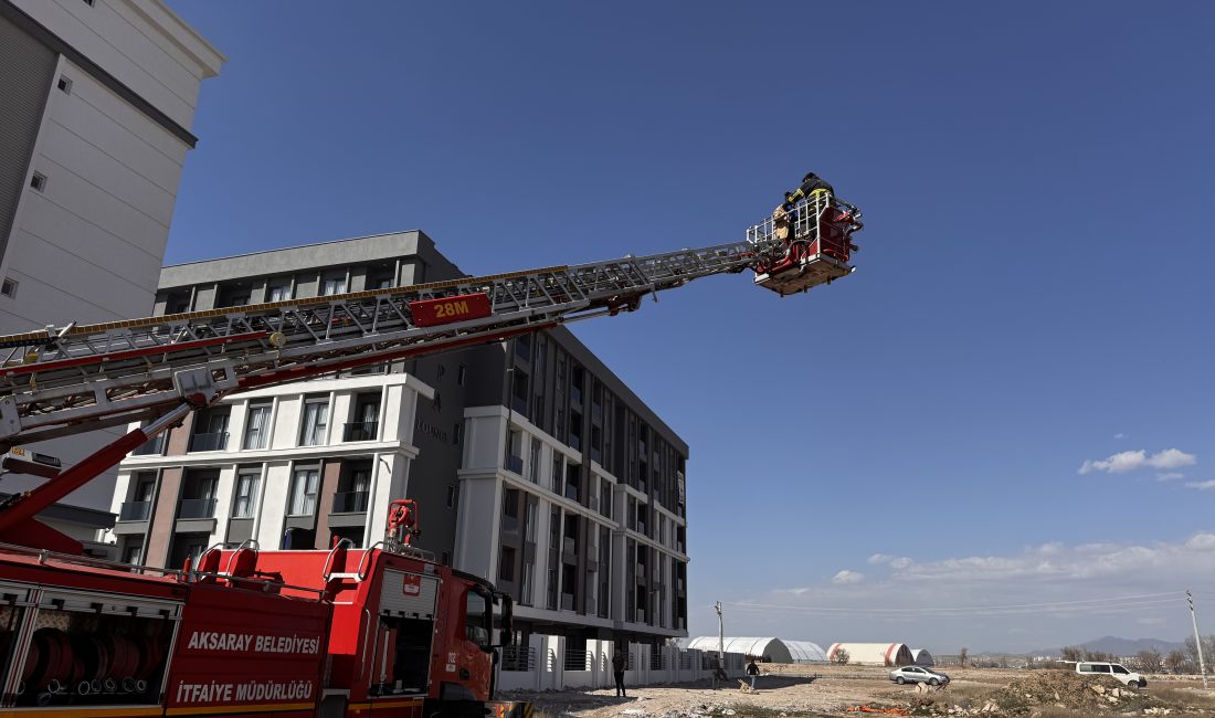 Aksaray’da bir evde şarjda unutulan cihazın patlaması sonucu çıkan yangın