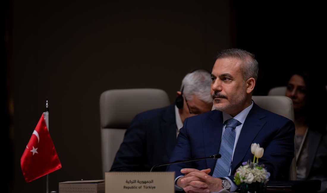 Suudi Arabistan’ın başkenti Riyad’da düzenlenen kritik zirve, İran’dan atılan füzelerin