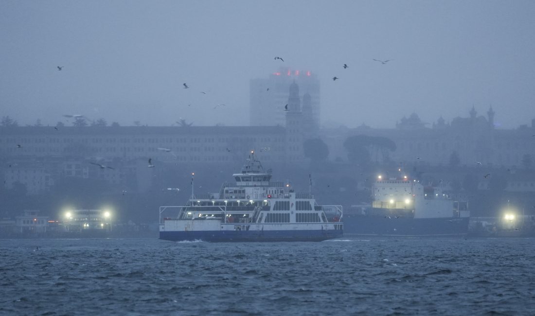 İstanbul’un her iki yakasında etkili olan yoğun sis sabah saatlerinde