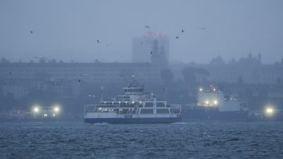 İstanbul’un her iki yakasında etkili olan yoğun sis sabah saatlerinde