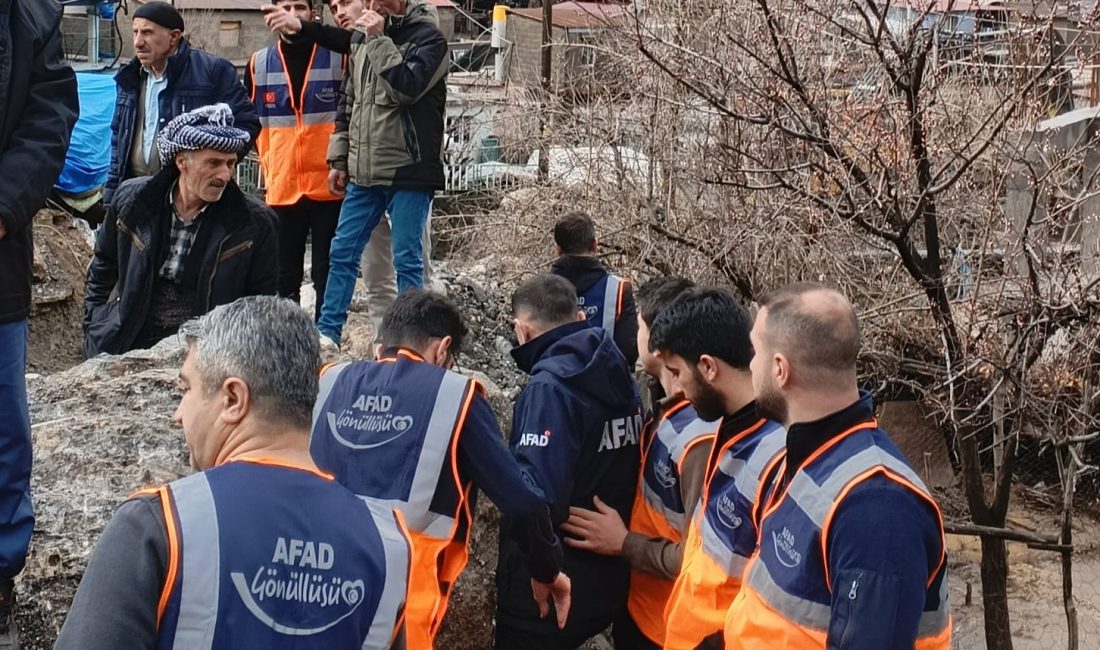 Şırnak’ın Kasrik beldesi ile İdil ilçesinde etkili olan şiddetli sağanak