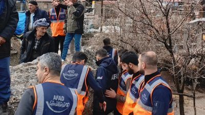 Şırnak’ın Kasrik beldesi ile İdil ilçesinde etkili olan şiddetli sağanak
