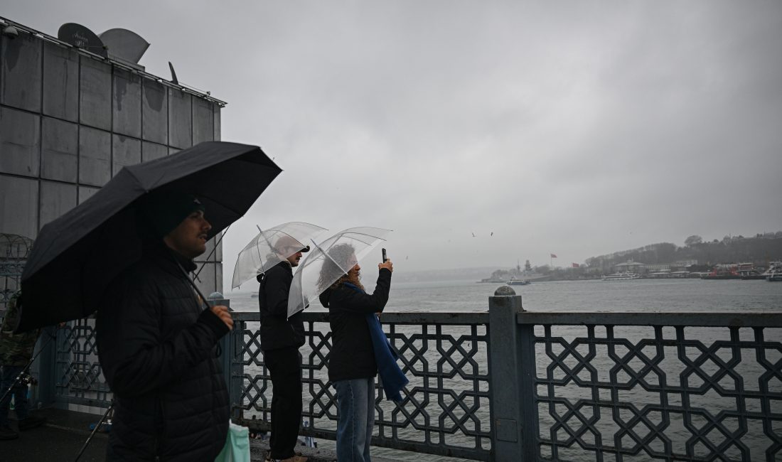 İstanbul’da günlerdir etkili olan kasvetli ve yağışlı hava yerini kısa