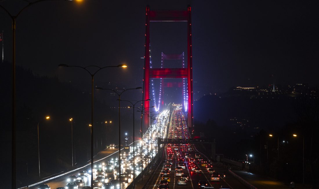 Ramazan Bayramı’nın ikinci gününde İstanbul adeta kilitlendi; tatilcilerin erken dönüş