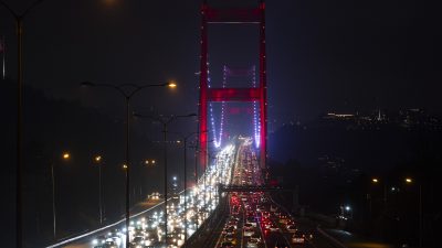 Ramazan Bayramı’nın ikinci gününde İstanbul adeta kilitlendi; tatilcilerin erken dönüş