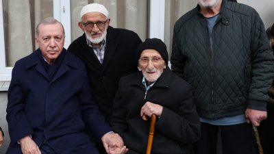 Cumhurbaşkanı Recep Tayyip Erdoğan, Ramazan Bayramı tatilini geçirdiği Rize’nin Güneysu