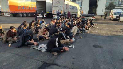 Rize İl Emniyet Müdürlüğü ekiplerinin gerçekleştirdiği denetimler sırasında durdurulan yabancı