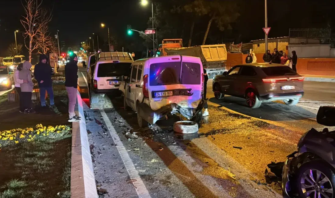 Küçükçekmece’de meydana gelen 8 araçlı zincirleme trafik kazası bölgede büyük