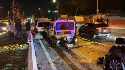 Küçükçekmece’de meydana gelen 8 araçlı zincirleme trafik kazası bölgede büyük