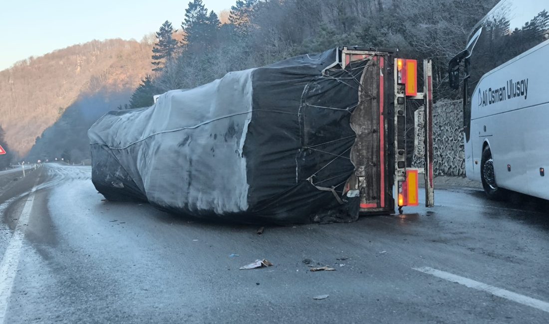 Zonguldak-Ankara kara yolunda sabah saatlerinde etkili olan gizli buzlanma adeta