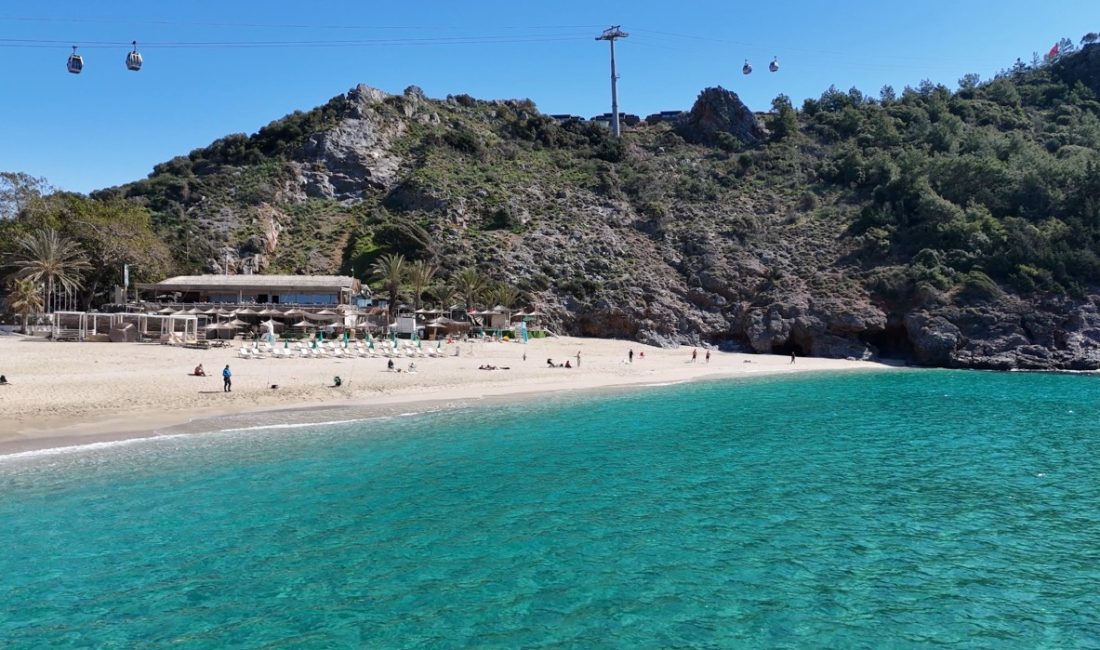 Antalya’nın Alanya ilçesinde Mart ayının gelişiyle birlikte termometrelerin yükselmesi adeta