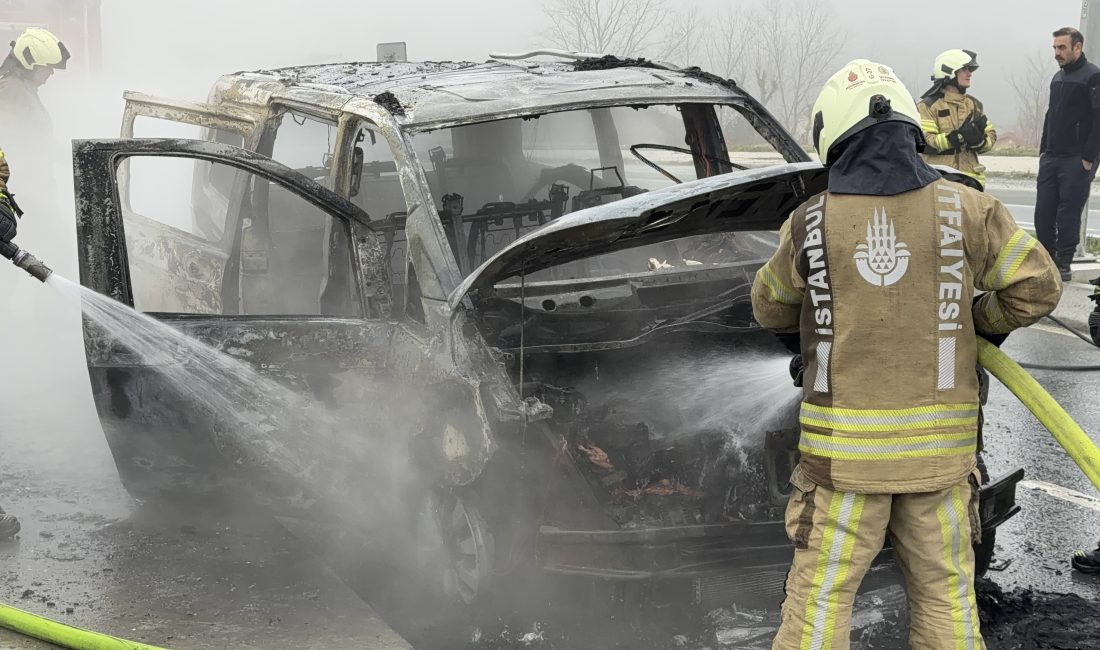 Arnavutköy’de sabah saatlerinde seyir halindeyken bir anda yanmaya başlayan VIP