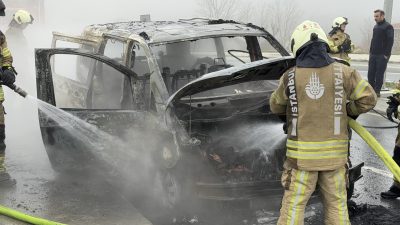Arnavutköy’de sabah saatlerinde seyir halindeyken bir anda yanmaya başlayan VIP