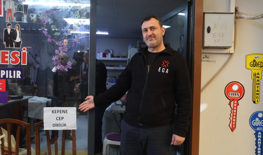 Hatay’da 30 yıldır terzilik yapan Niyazi Altınöz, bitmek bilmeyen pazarlıklardan