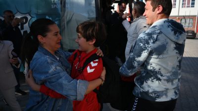 Kuşadası’ndan futbol turnuvası için gittikleri Katar’da, bölgedeki askeri hareketlilik ve