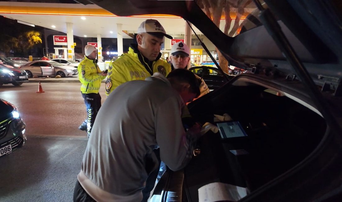 İstanbul’un en hareketli noktalarından biri olan Kadıköy’de üç gece boyunca
