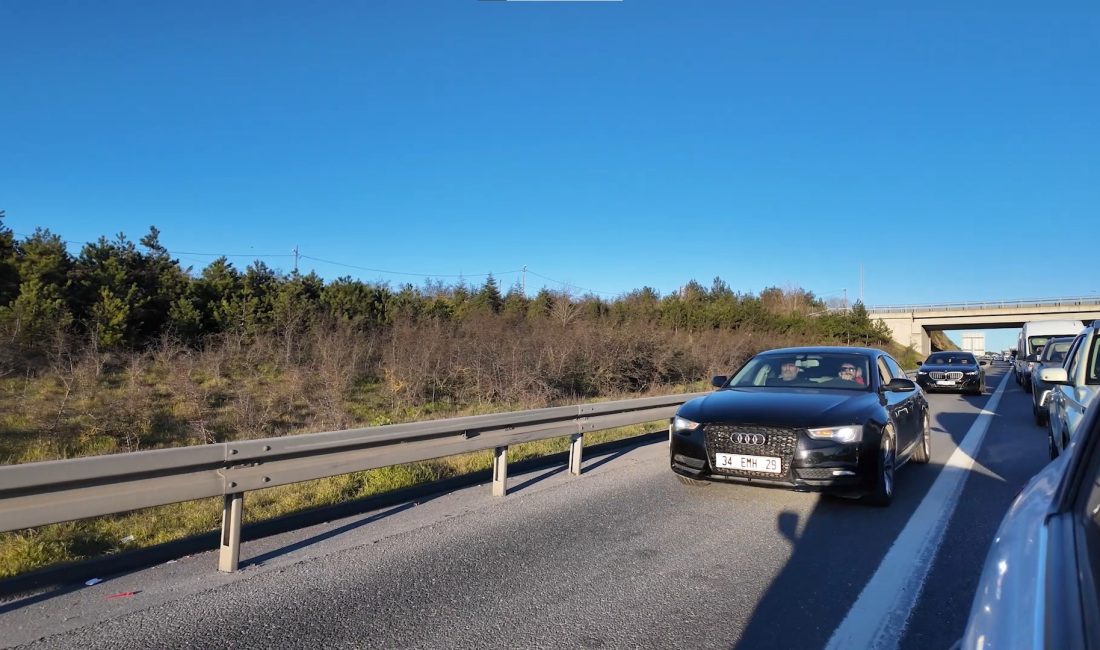 İstanbul Beykoz’da kaydedilen ve trafik kurallarının nasıl hiçe sayıldığını gözler