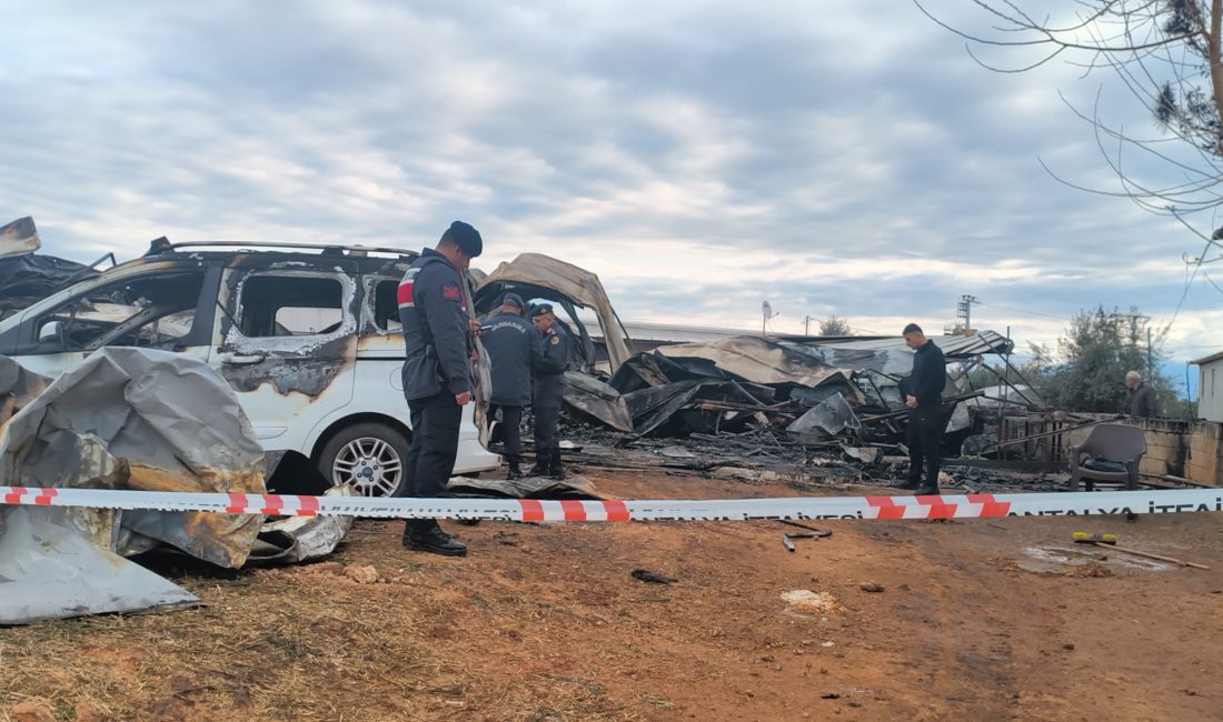 Antalya’nın Kepez ilçesinde gece saatlerinde meydana gelen feci yangın tüm