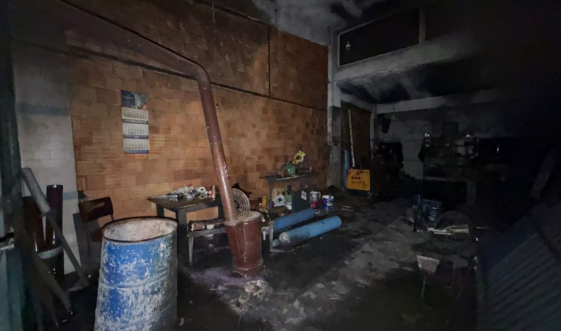 Kırklareli’nin Lüleburgaz ilçesinde ısınmak için yakılan sobanın içine tiner dökülmesiyle