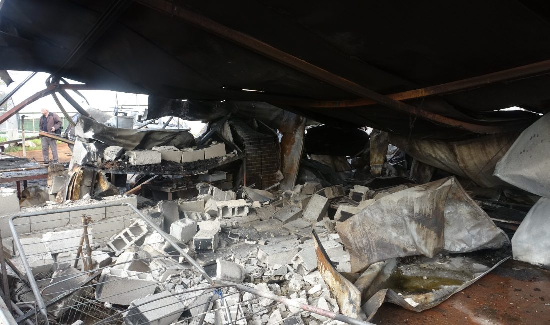 Antalya’nın Kepez ilçesinde sera işçilerinin konakladığı prefabrik yapıda gece yarısı