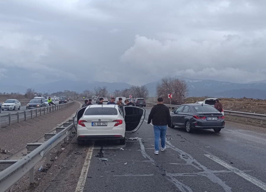 Karabük’ün Eskipazar ilçesinde akaryakıt istasyonundan çıktıktan sonra el freni çekilmeyen