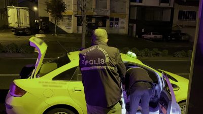 Tekirdağ’ın Çorlu ilçesinde gece yarısı dehşet dolu anlar yaşandı. Müşteri