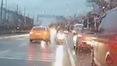 Kocaeli’de bayramın birinci günü sahil yolunda makas atarak trafiği birbirine