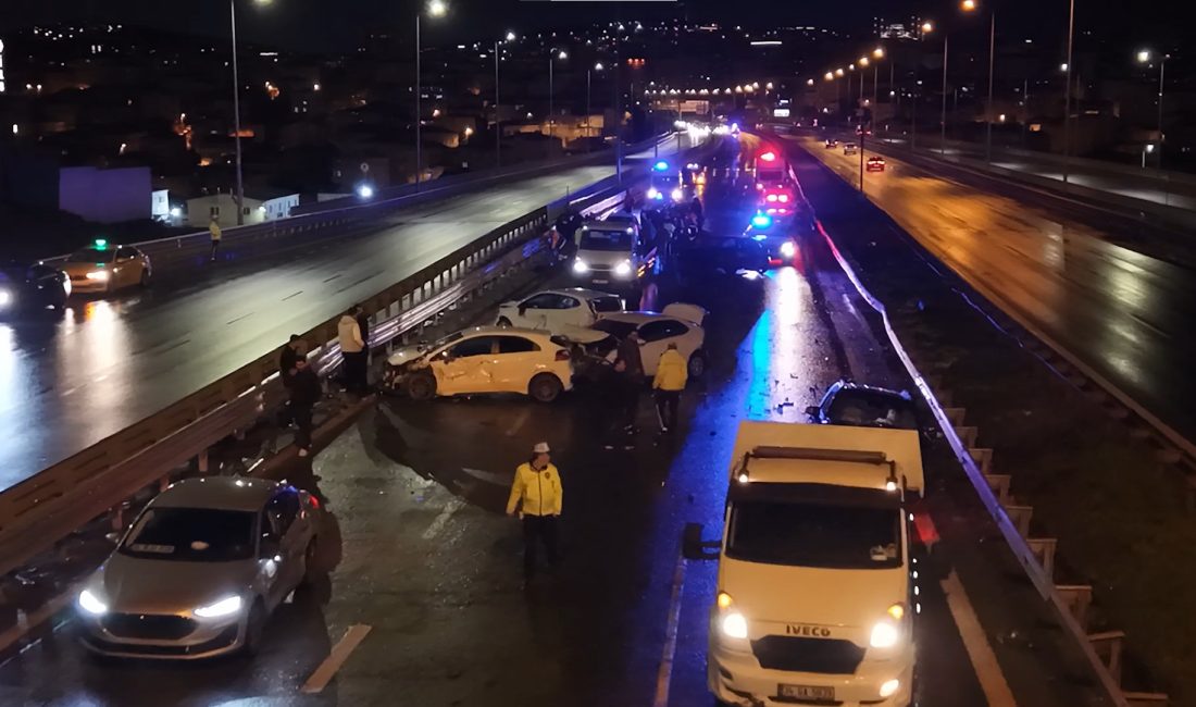 İstanbul Ataşehir’de sabahın ilk ışıklarında meydana gelen zincirleme trafik kazası