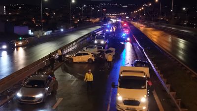 İstanbul Ataşehir’de sabahın ilk ışıklarında meydana gelen zincirleme trafik kazası