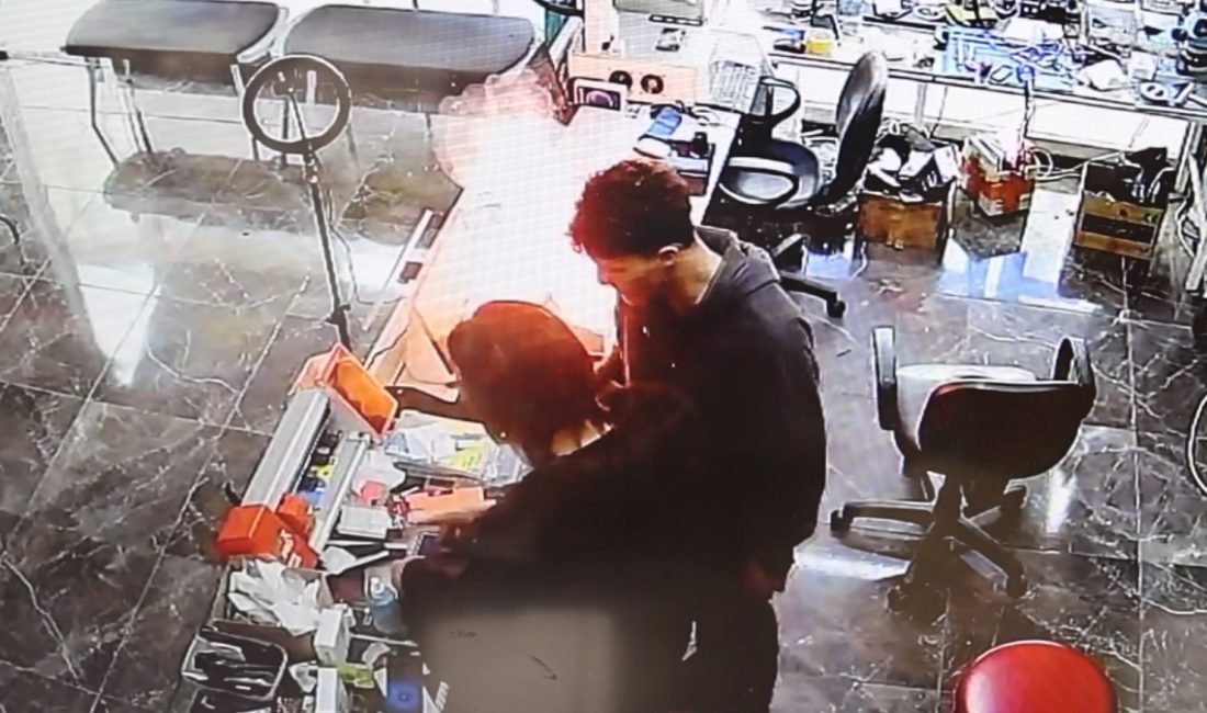 Aksaray’da bir telefon tamircisinde yaşanan dehşet dolu anlar, akıllı telefon