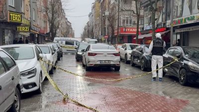 İstanbul’un Esenyurt ilçesinde iki sürücü arasında sokak ortasında başlayan gerginlik