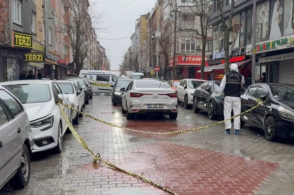 İstanbul’un Esenyurt ilçesinde iki sürücü arasında sokak ortasında başlayan gerginlik