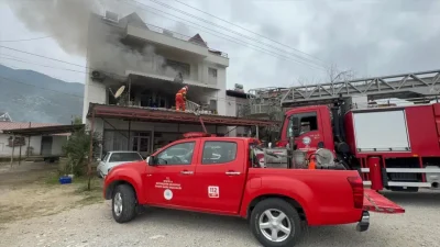 Muğla’nın Fethiye ilçesinde gece saatlerinde yükselen alevler mahalle sakinlerine büyük