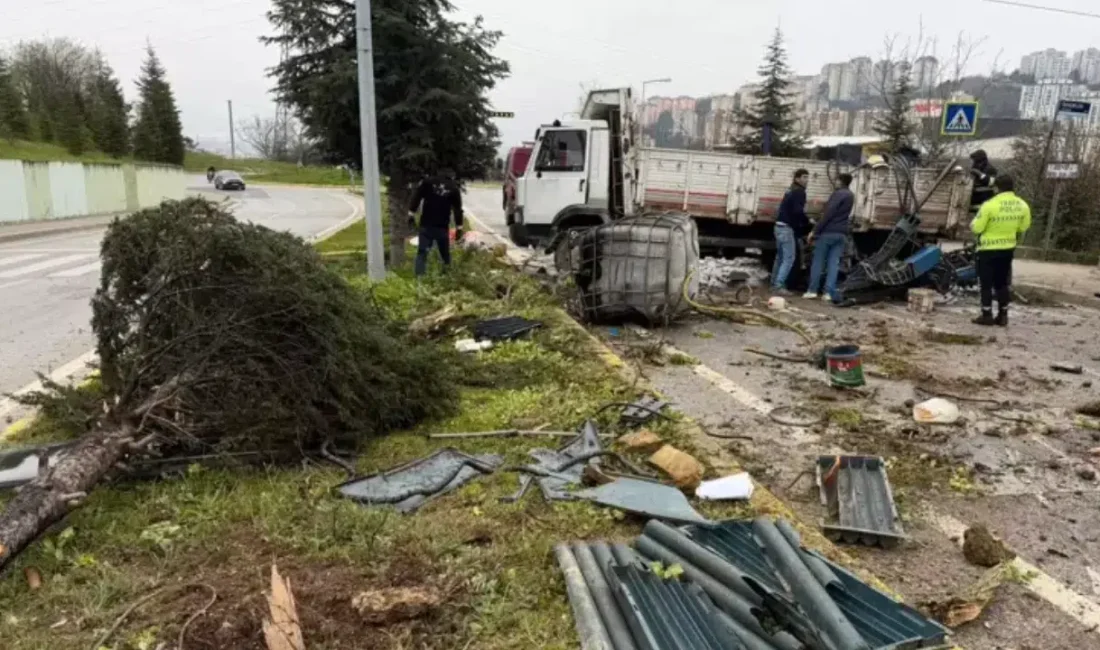 Kocaeli’nin İzmit ilçesinde rampa yukarı çıkmaya çalışan kamyonun geri kayarak