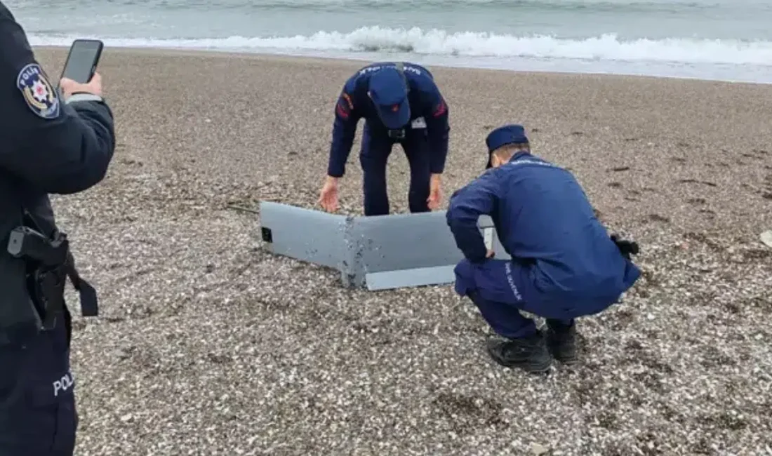 Sakarya’nın Karasu ve Kocaali ilçelerinde deniz kıyısına vuran insansız hava