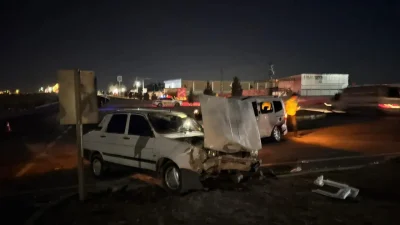 Şanlıurfa’nın Birecik ilçesinde hafif ticari araç ile otomobilin çarpışması sonucu