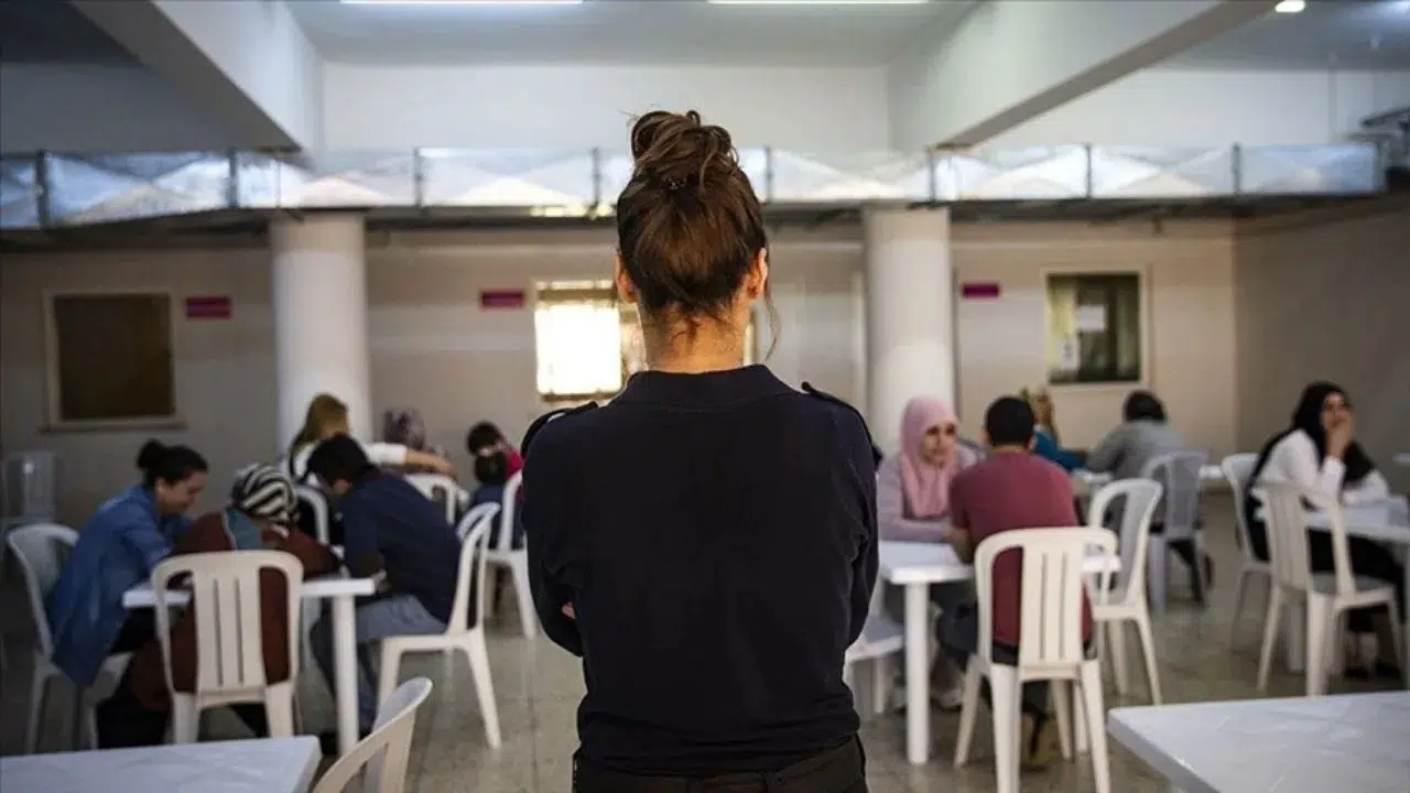 Hakkında onlarca yıl kesinleşmiş hapis cezası bulunmasına rağmen çocuk sahibi