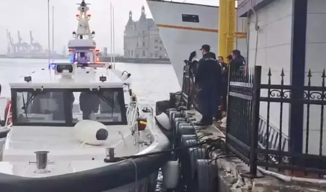 İstanbul’un en kalabalık noktalarından biri olan Kadıköy sahilinde sabahın ilk
