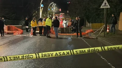 Kocaeli’nin Gebze ilçesinde trafiğe kapalı yolda seyir halindeyken beton bariyerlere