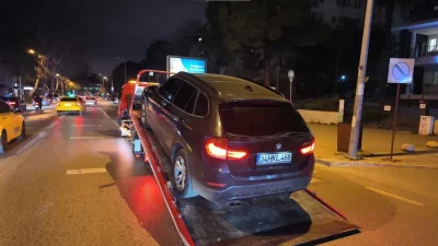 İstanbul Kadıköy’de trafik güvenliğini hiçe sayarak makas atan sürücüye adeta